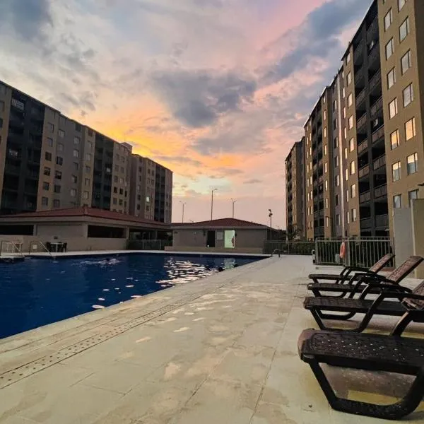 Apartamento con piscina y aire acondicionado en Ricaurte, khách sạn ở Ricaurte