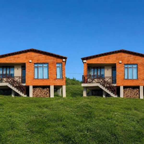 Datvina Panorama Chalets Mravaldzali, Racha, hotel a Oni