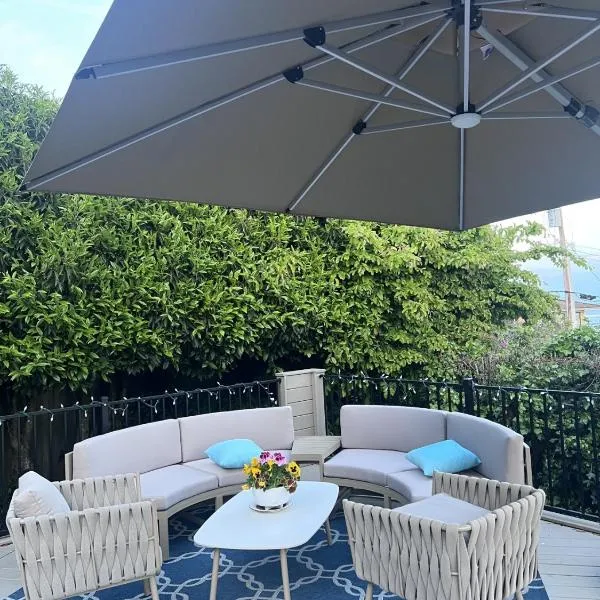 2BR 2Bath Suite - Ocean View Deck - Walk to Beach, hotel v destinaci White Rock