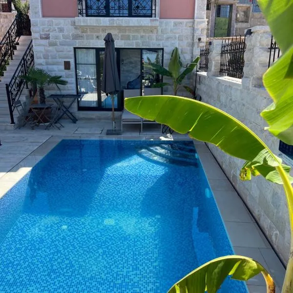 The Poet's House, hotel in Himare