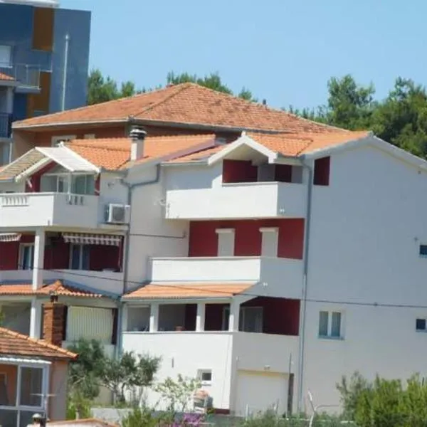 Apartments Karla Slatine, hotel v destinaci Slatine