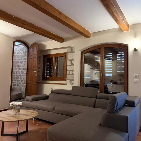 Bruno Old Town Apartment, hotel u Budvi
