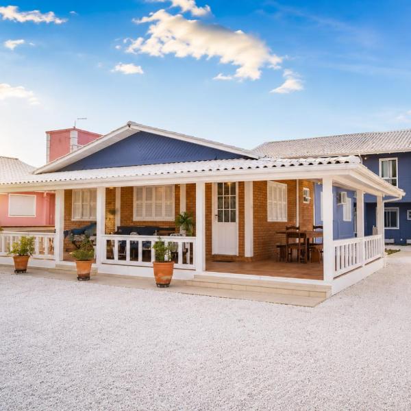 Casa com 4 quartos à 200 m da praia c/ churrasqueira