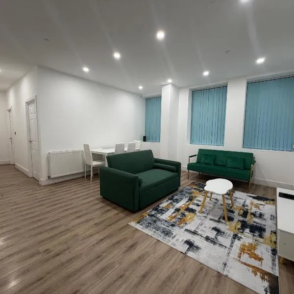 Deluxe 2-BDR Apartment, Hotel in Wolverhampton