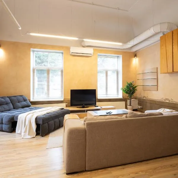 Spacious Jakobi Apartment with Free Parking, готель у Тарту