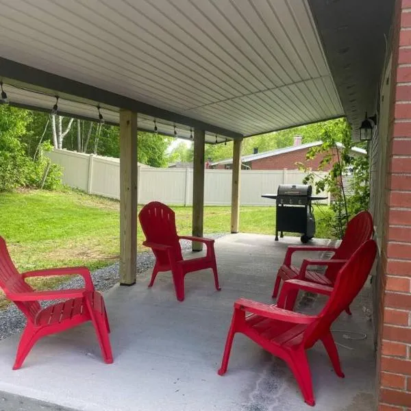 Spacious Home near Airport, hotel v mestu Bangor