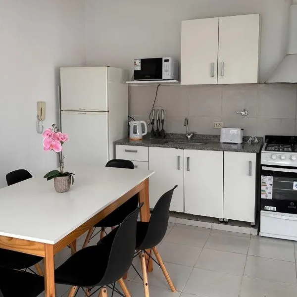 Departamento en el centro de Dolores, hotell i Dolores