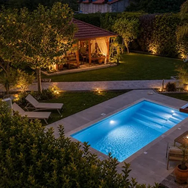 Sea Breeze & Nature villa, with heated pool and garden retreat, hotell i Kremasti