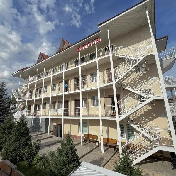 Intour, hotel in Cholponata