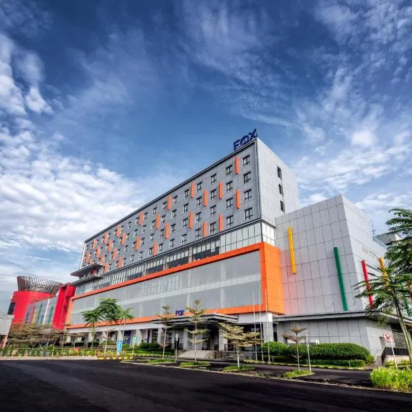 Viesnīca FOX Lite Hotel Majalaya pilsētā Bojong