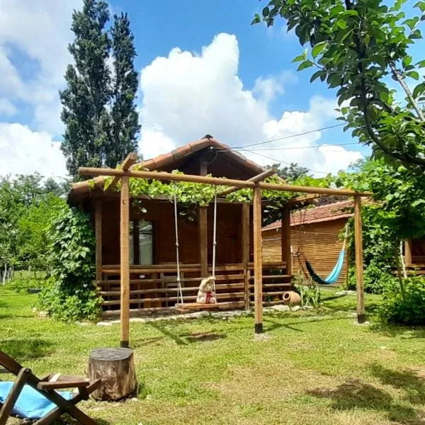 Tiny houses Genacvale โรงแรมในมาร์ทวิลิ