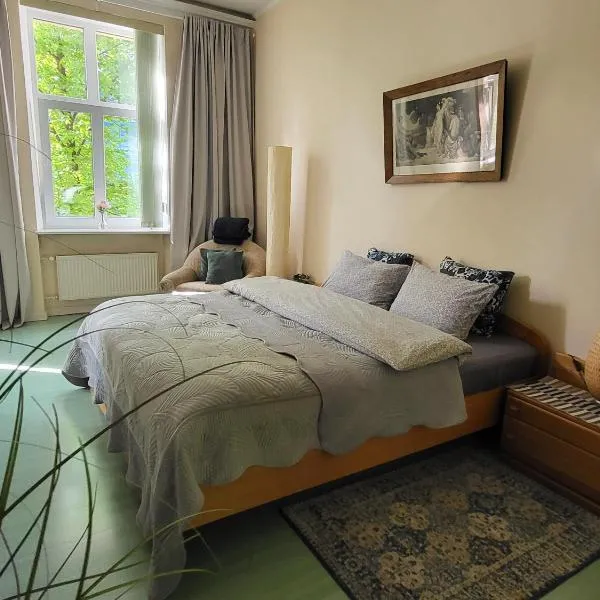 Alunana LUX & FREE parking, 74m2 quiet 1BR Ap, kingsize bed - Location 9,9 - Art Nouveau District - 700m to Old Town, hotel en Riga