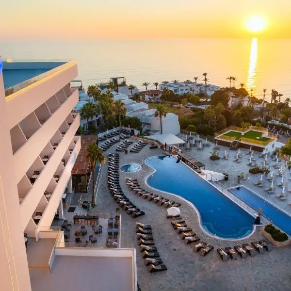 Theo Sunset Bay Hotel, hotel v Pafose