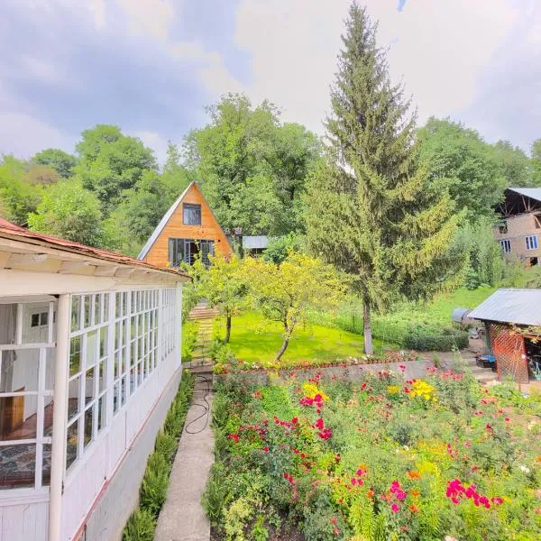 Riverside Guest house Mashkhur, hotel di Arslanbob