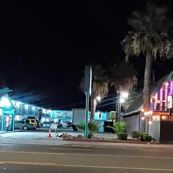 Tiki Lodge Hotel Modesto、モデストのホテル