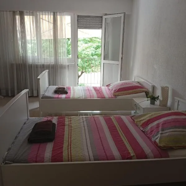 Appartement ABC avec balcon- proche Aéroport Basel, hotell i Saint-Louis