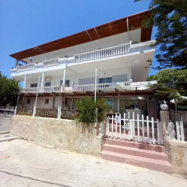 Zeus22 Apartment, hotell i Ayia Marina
