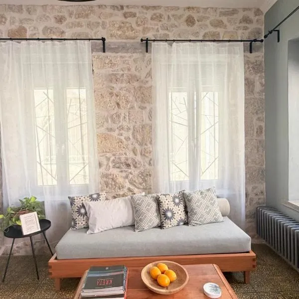 Stone Guest House In The City, hotel in Heraklio