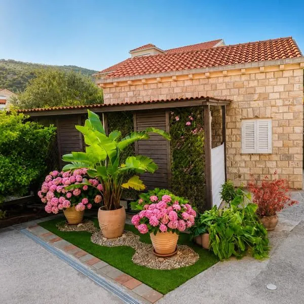 Lovely Escape Close to Dubrovnik, hotel sa Komolac