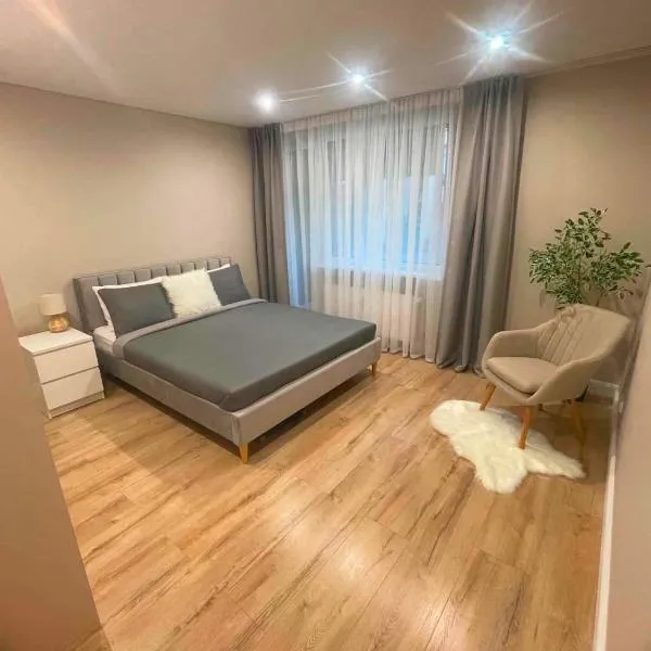 Cozy apartment in the city centre, hotel v destinaci Telšiai