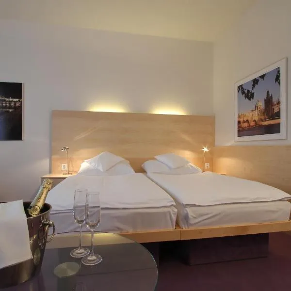 Hotel DAP, hotel in Prague