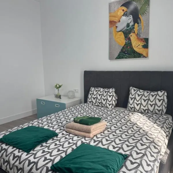 Chique HOME in Exigent Plaza faza 5, מלון בבוקרשט