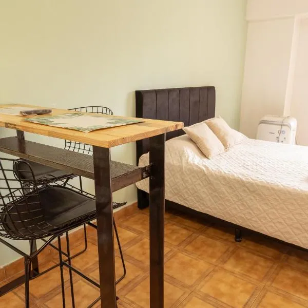 Estudio equipado a metros de Boulevard Galvez, hotel em Santa Fé