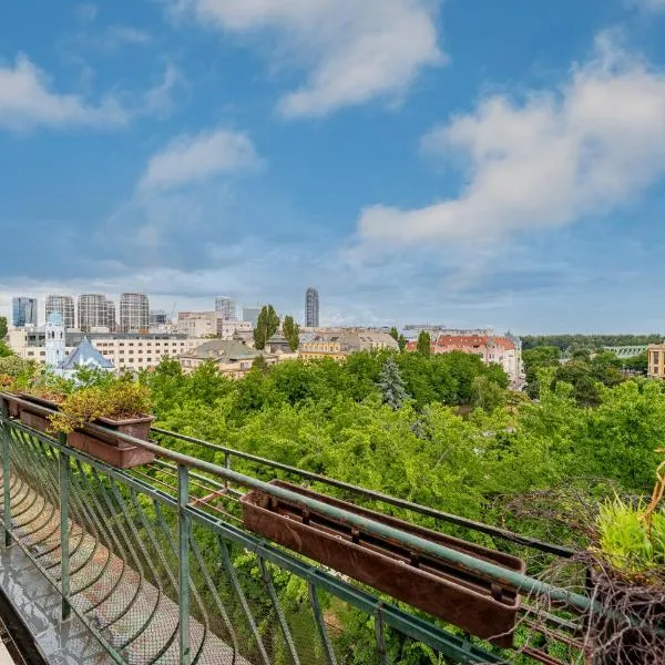 Blue Church Loft Terrace & Free Parking Nearby, hotel v mestu Bratislava