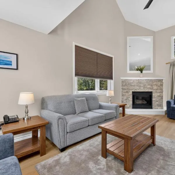 Family Townhome with outdoor pool access, hotel Collingwoodban