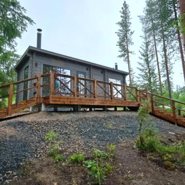 Villa Salme lemmikkiystävällinen mökki Taivalkoskella Jokijärven rannalla, ξενοδοχείο σε Taivalkoski