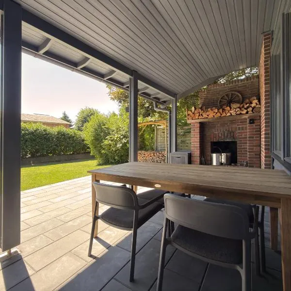 Landstudio - Schwedenhaus mit Kamin am Feldrand, hotel u gradu 'Tensbüttel-Röst'