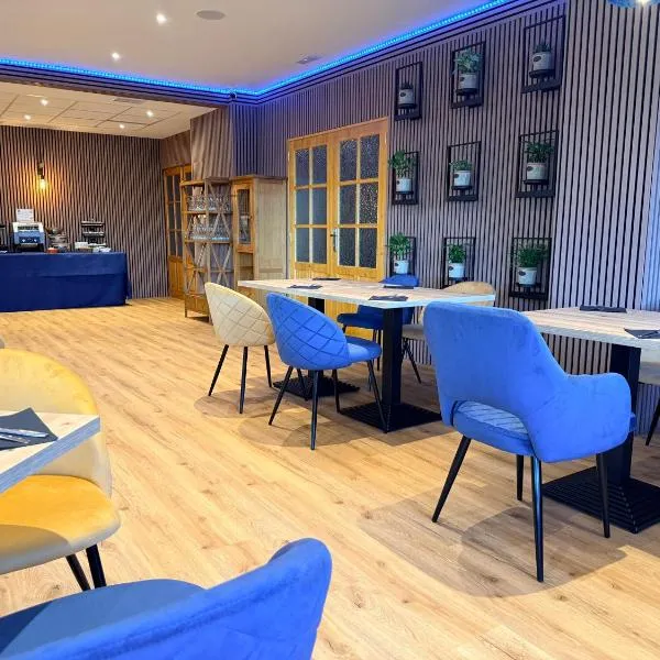 APARTAMENTOS Hotel TurMo, khách sạn ở Labuerda