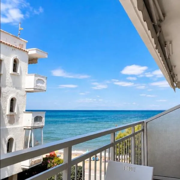Irene Beach Front Luxury Suite, hotel en Perea