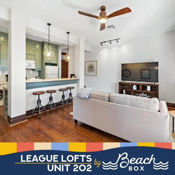 Historic loft in downtown Galveston close to everything, hotel in Galveston