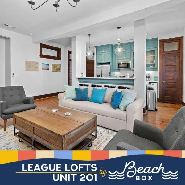 Historic loft in the heart of lively downtown Galveston and close to the Strand, hotel in Galveston