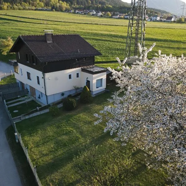 Apartment nahe Semmering mit Sauna, Kamin & Terrasse, Hotel in Enzenreith