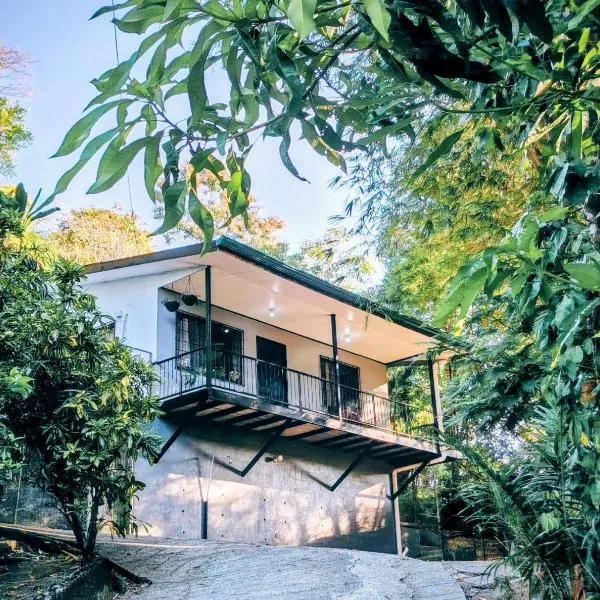 Casa Emma Quepos، فندق في كيبوس
