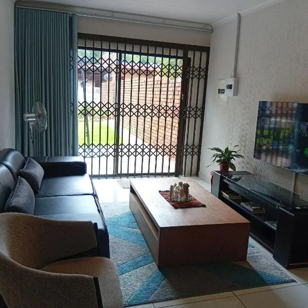Executive garden flat in Plk, hotel i Polokwane