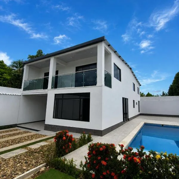 Casa vacacional para la familia, hotel i Carmen de Apicalá