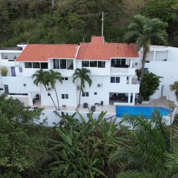 Casa Mango y Casa Jobo - Tropical Oasis with Mountain & Sea Epic views- Pool - Pool Table-10min drive to beach, viešbutis mieste Puerto Plata