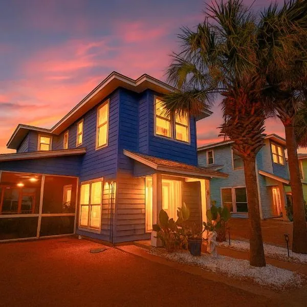 Salty Waves | Beach Cottage, Walk to Beach, Pool, Fenced Yard & Grill, hotell i Port Aransas