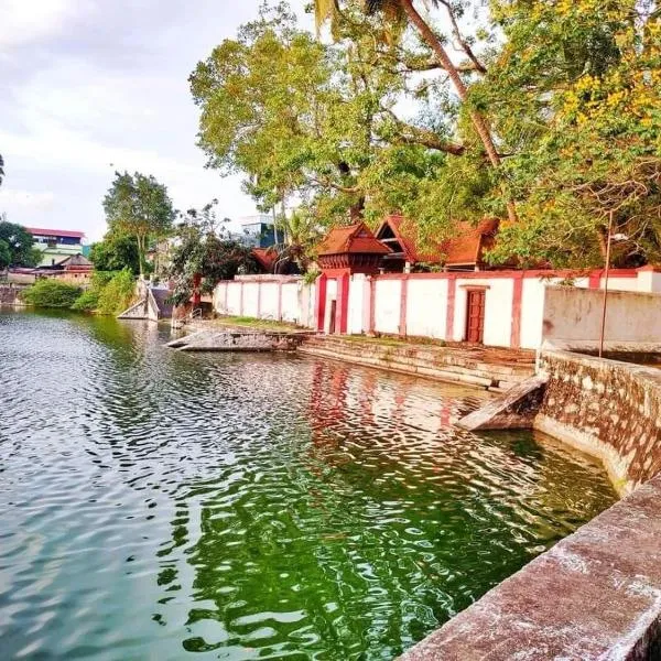 Ground Floor 1BHK 750mtr Padmanabha Swamy Temple, hotel i Thiruvananthapuram