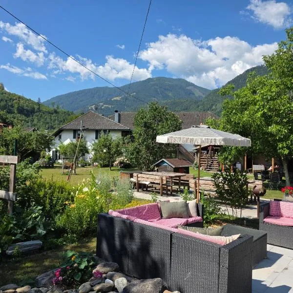 Sachserhof Ferienwohnungen für Familien und Paaren in Sachsenburg - Große Garten, Gratis Parken & Welan,nebenan Drauradweg zum radfahren und wandern Zentral gelegen in Kärnten zwischen Berge und Seen, Hotel in Sachsenburg