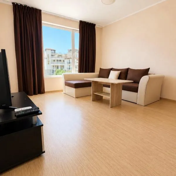 Модерен апартамент с балкон и басейн Свети Влас, hotel in Sveti Vlas