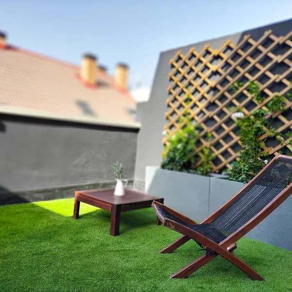 Far Home Suites, hotel en Madrid