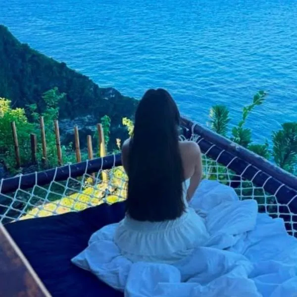 Suwehan Beach Cliff House with Hammock, hotel v destinácii Polilit