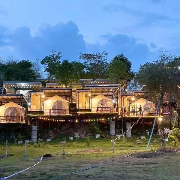 ปลายเขื่อนแคมป์ปิ้ง Dom VIP, hotel u gradu 'Sirindhorn'