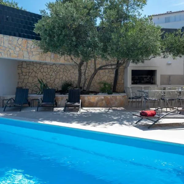 Holiday Home Jakasa, viešbutis Trogire
