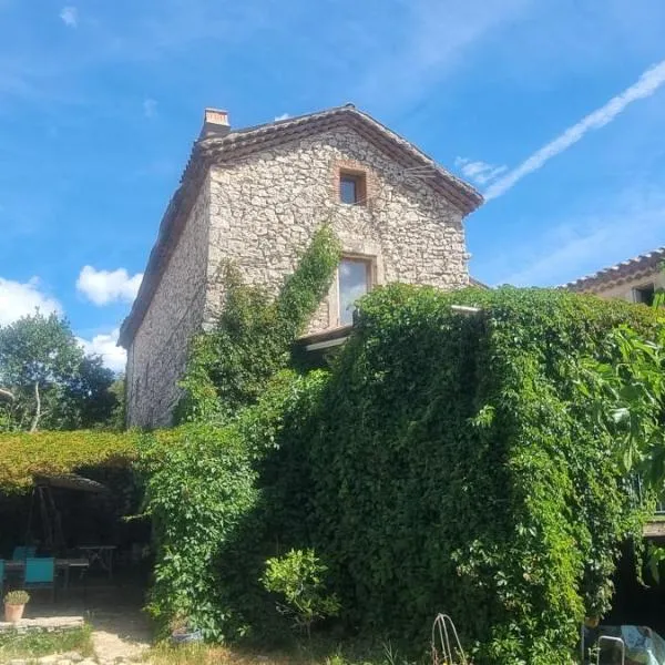 Le mas du pouzat chambre Sitelle, hôtel à Bidon
