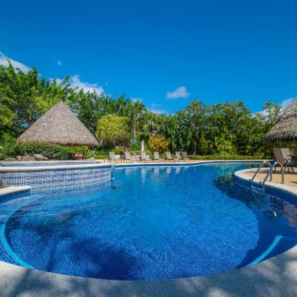 Colina 8F 2 bdr Garden View in Los Suenos، فندق في هيرادورا